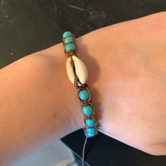 Adjustable Shell Bracelet! - Picture 2 of 4